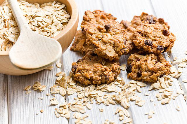 6 простых диетических рецептов овсяного печенья на кефире
